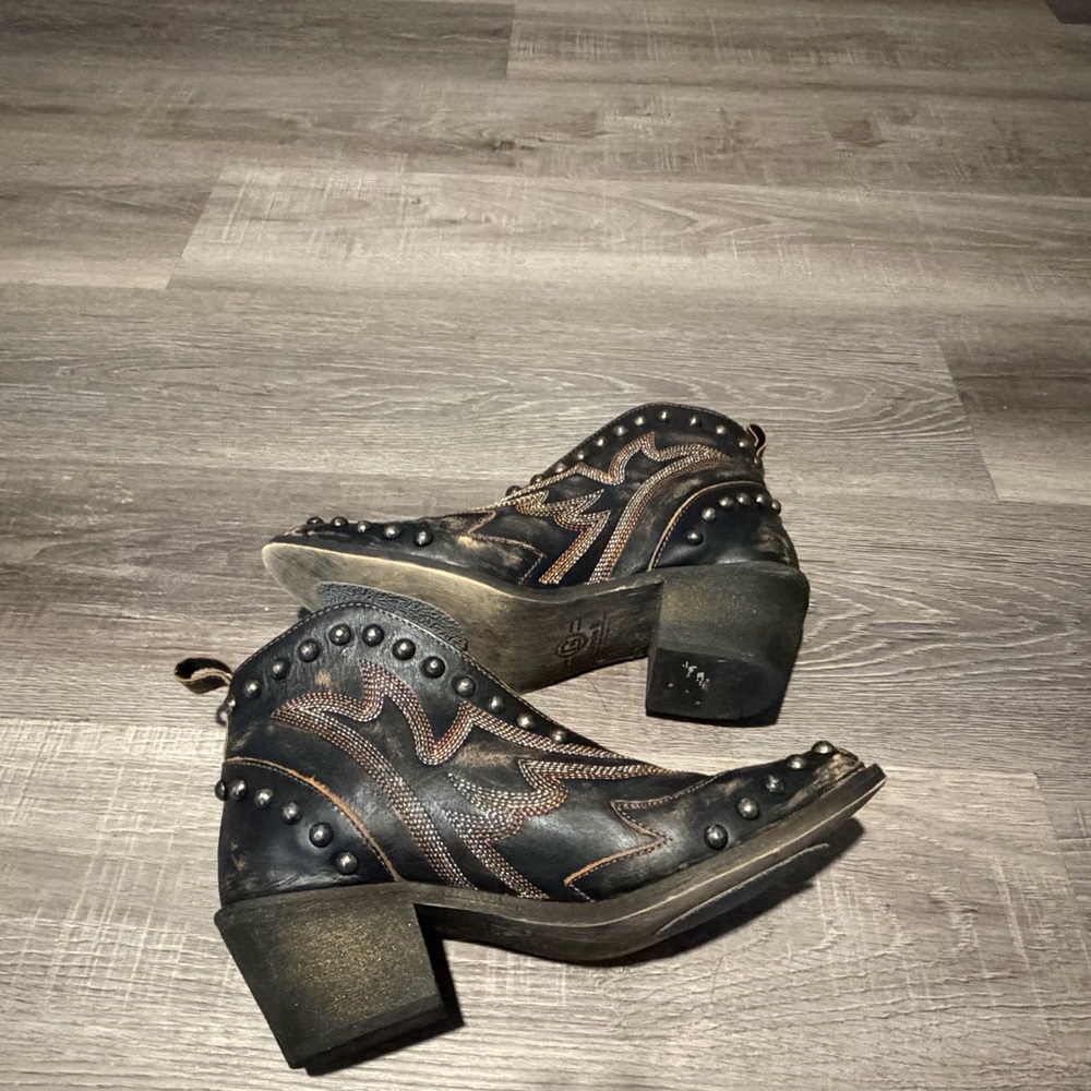 Like New! Circle G by Corral Bootie Studded Boots - Picture 4 of 7